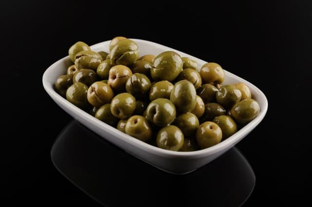 El kırması topak halhali zeytin net 11 kg tenekede